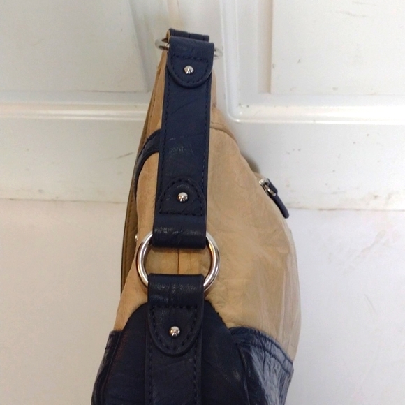 STONE MOUNTAIN LEATHER Shoulder Bag Navy Cream - Picture 5 of 16